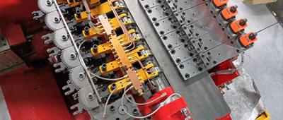 هل ماكينات الرأس على البارد متعددة المحطات دقيقة؟