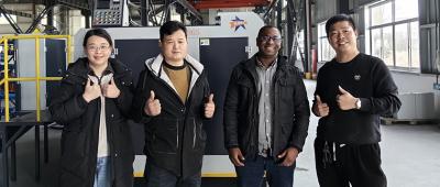 زيارة العملاء لمصنع تشميع الشعر بالشمع